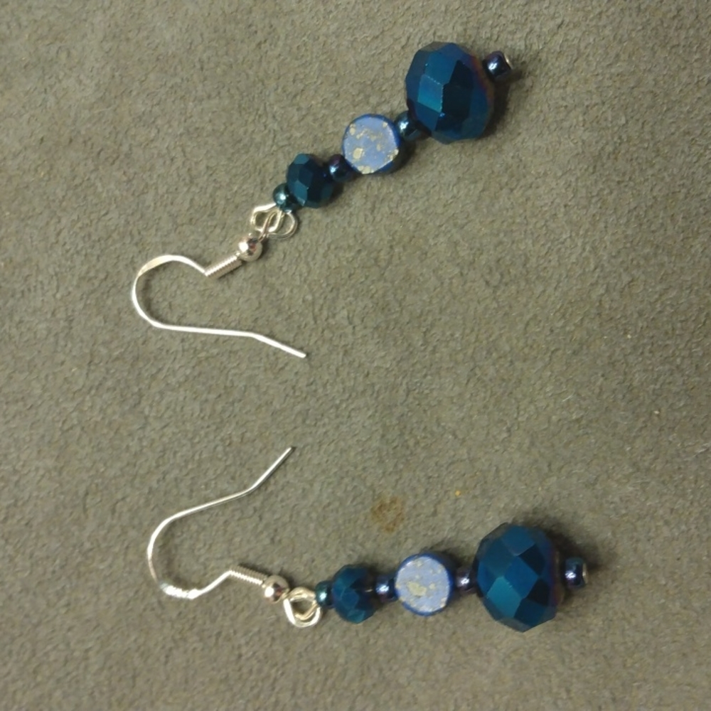 Handmade beaded bracelet and earring set - Picture 3 of 3